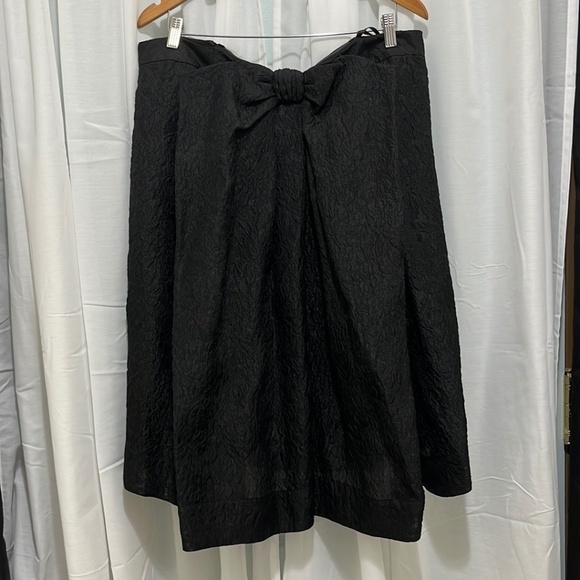 BCBGMaxAzria Dresses & Skirts - BCBGMaxazria 30% Silk Oversized Black Non Slip Dress Cup Support a107